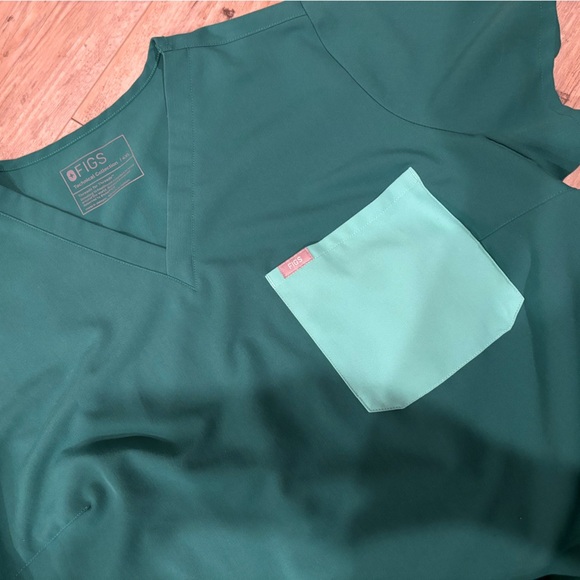 FIGS Scrub Top - Hunter Green, Size 4XL - Picture 3 of 7